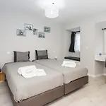 Casa Da Baia Townhouse With Private Patio Seixal (Setubal)