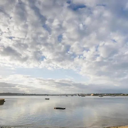 Casa Da Baia Townhouse With Private Patio Seixal (Setubal)