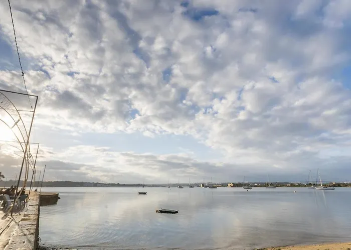 Casa Da Baia Townhouse With Private Patio Seixal (Setubal)