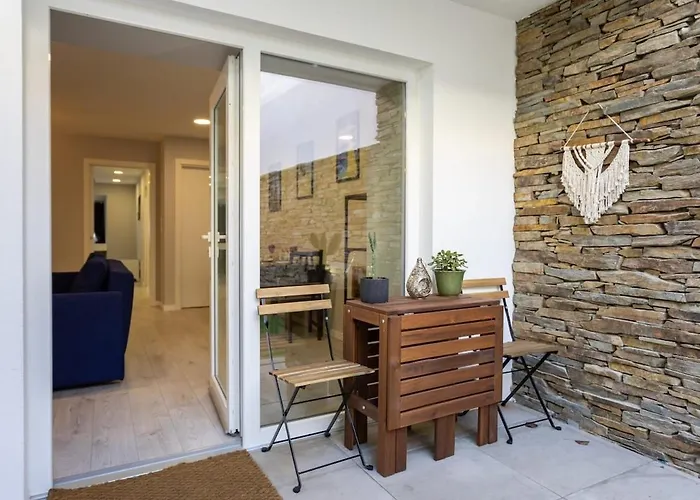 Casa Da Baia Townhouse With Private Patio Apartment Seixal (Setubal)